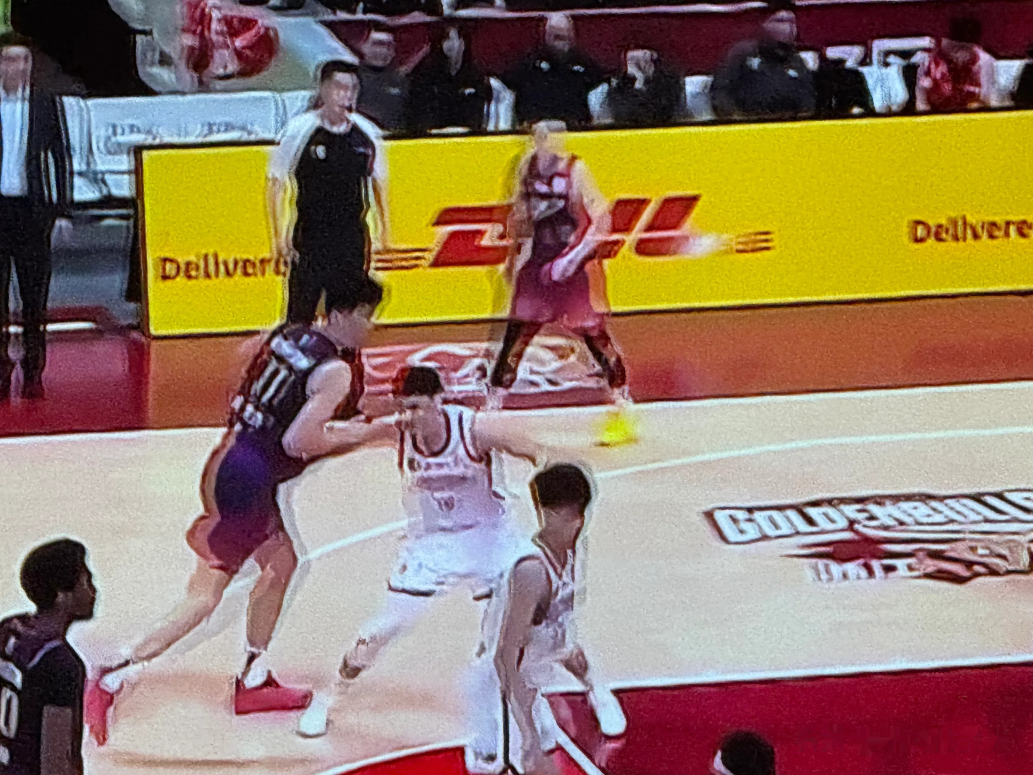 黑白直播nba在线观看-湖南男篮主场落败，季后赛前景堪忧的简单介绍