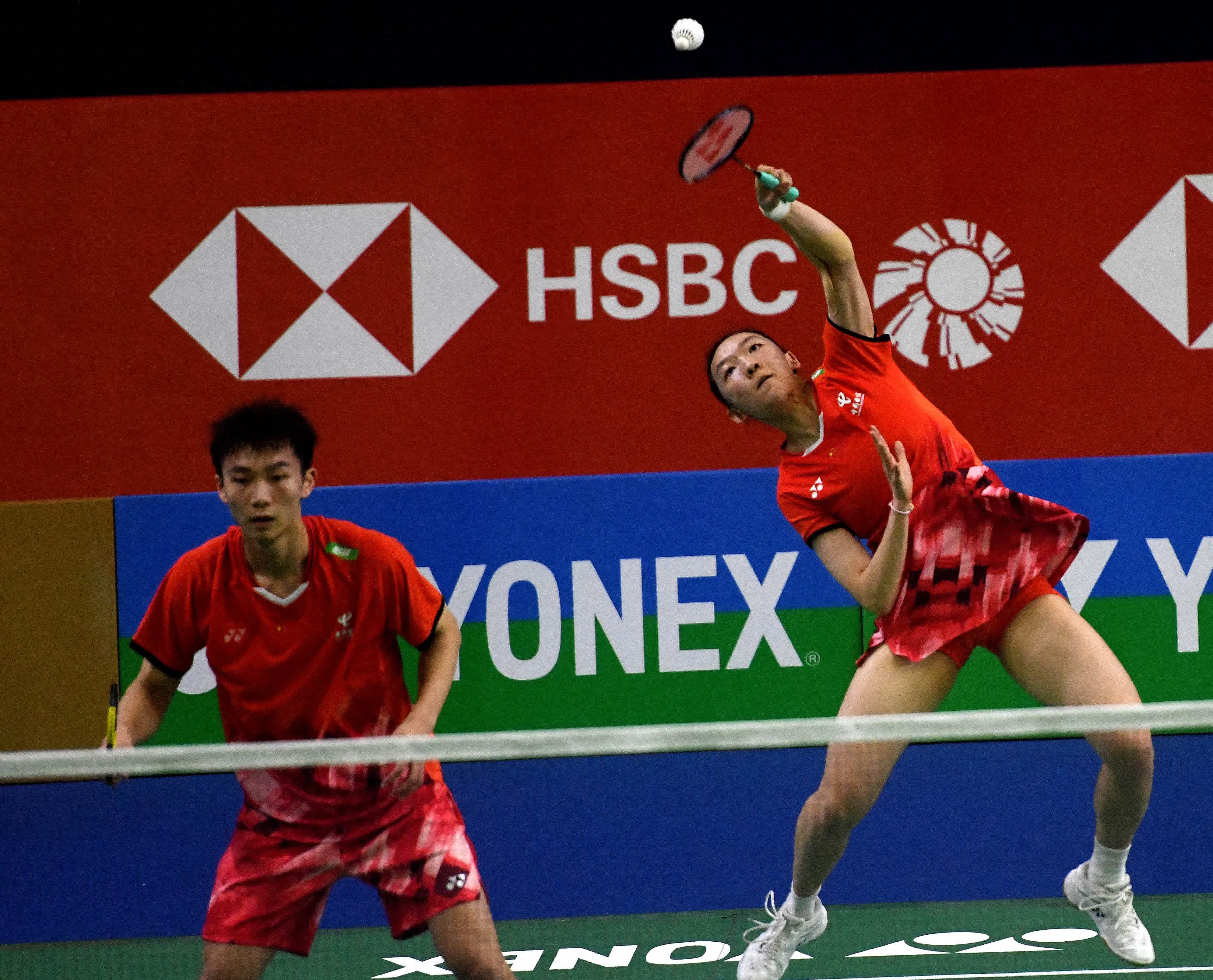 包含羽毛球混合双打半决赛中，激战异常激烈的词条