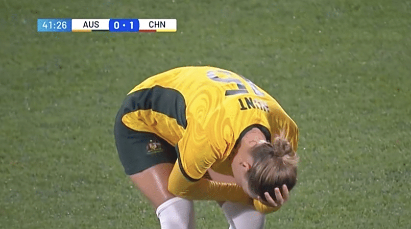 黑白直播体育-国外联赛中球员奉献绝杀一击