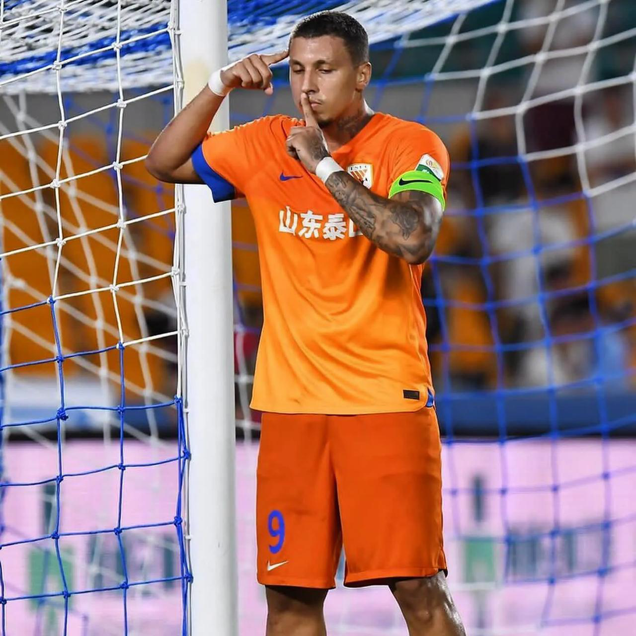 黑白直播在线观看nba-进攻犀利！球队踢出高效比赛，积分榜上迎来新变化的简单介绍