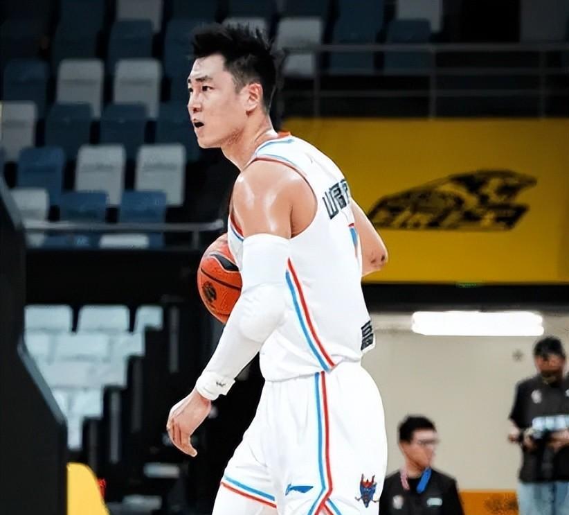 关于外援发威，带领球队赢得关键胜利的信息