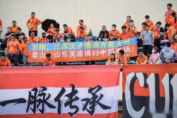 黑白直播在线观看nba-包含广东队球迷感恩日活动热烈展开的词条