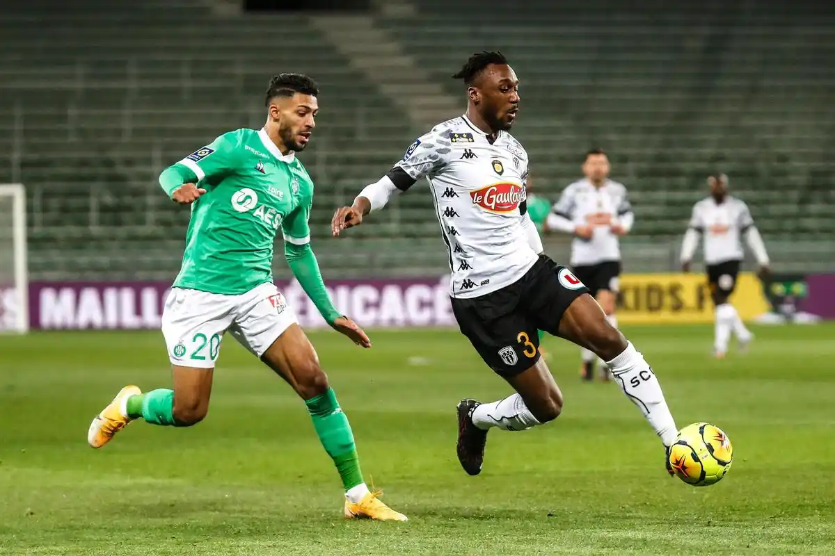 黑白直播nba在线观看-圣埃蒂安队员表现稳定，取得胜利的简单介绍