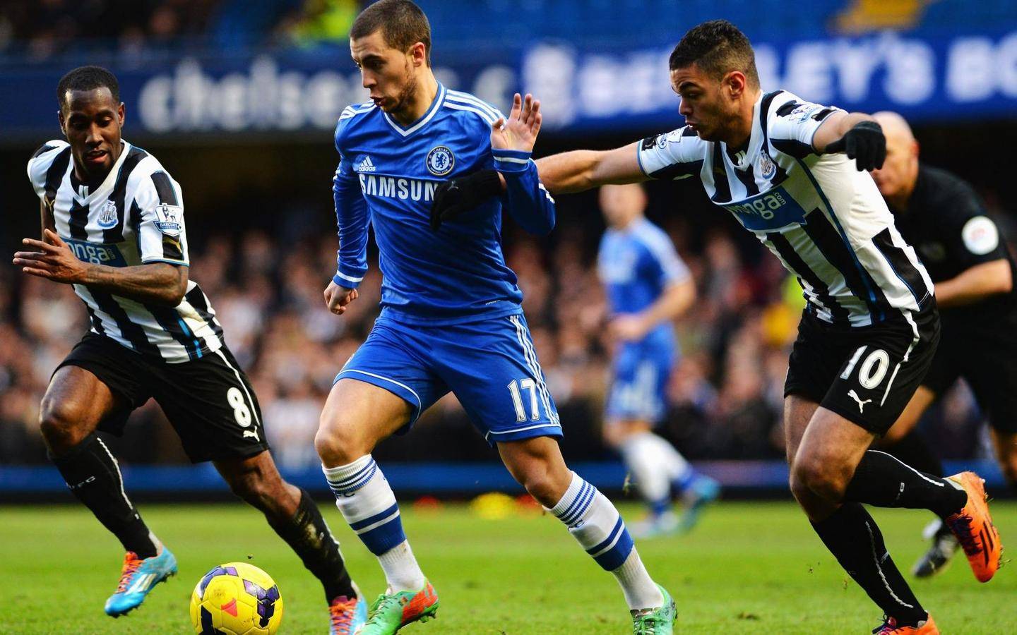 关于埃弗顿队在比赛中表现出色,积分榜上升的信息 关于埃弗顿队在比赛中表现出色,积分榜上升的信息