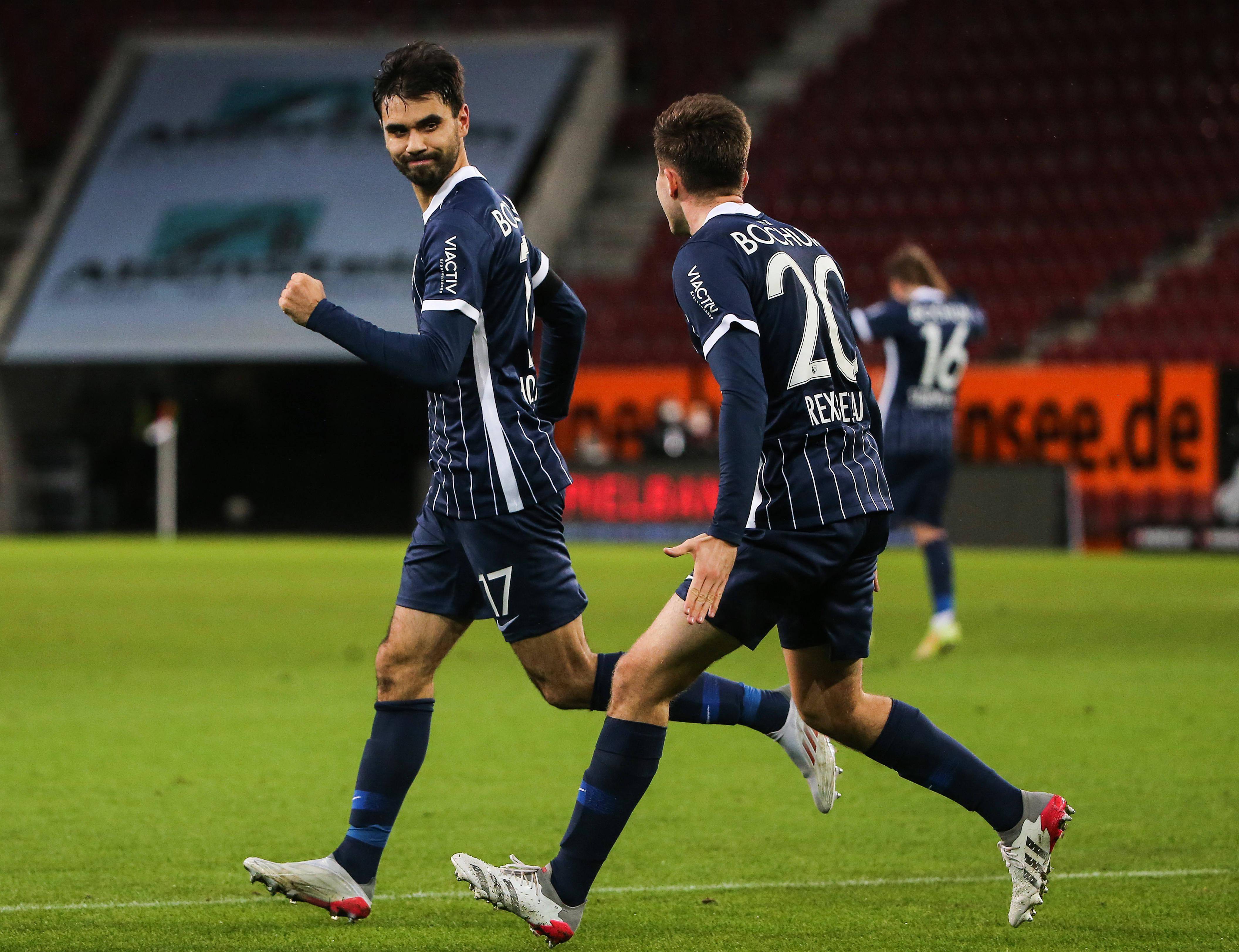 包含曼联主场逼平拜仁慕尼黑，出线形势稍显不明的词条