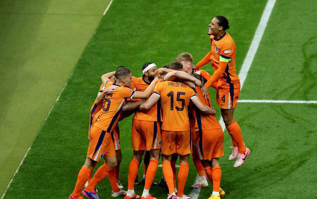 荷兰点球大战击败意大利,成功晋级决赛 荷兰点球大战击败意大利,成功晋级决赛