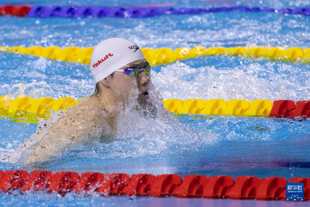黑白直播在线观看-游泳选拔赛选手表现出色，实力卓绝的简单介绍