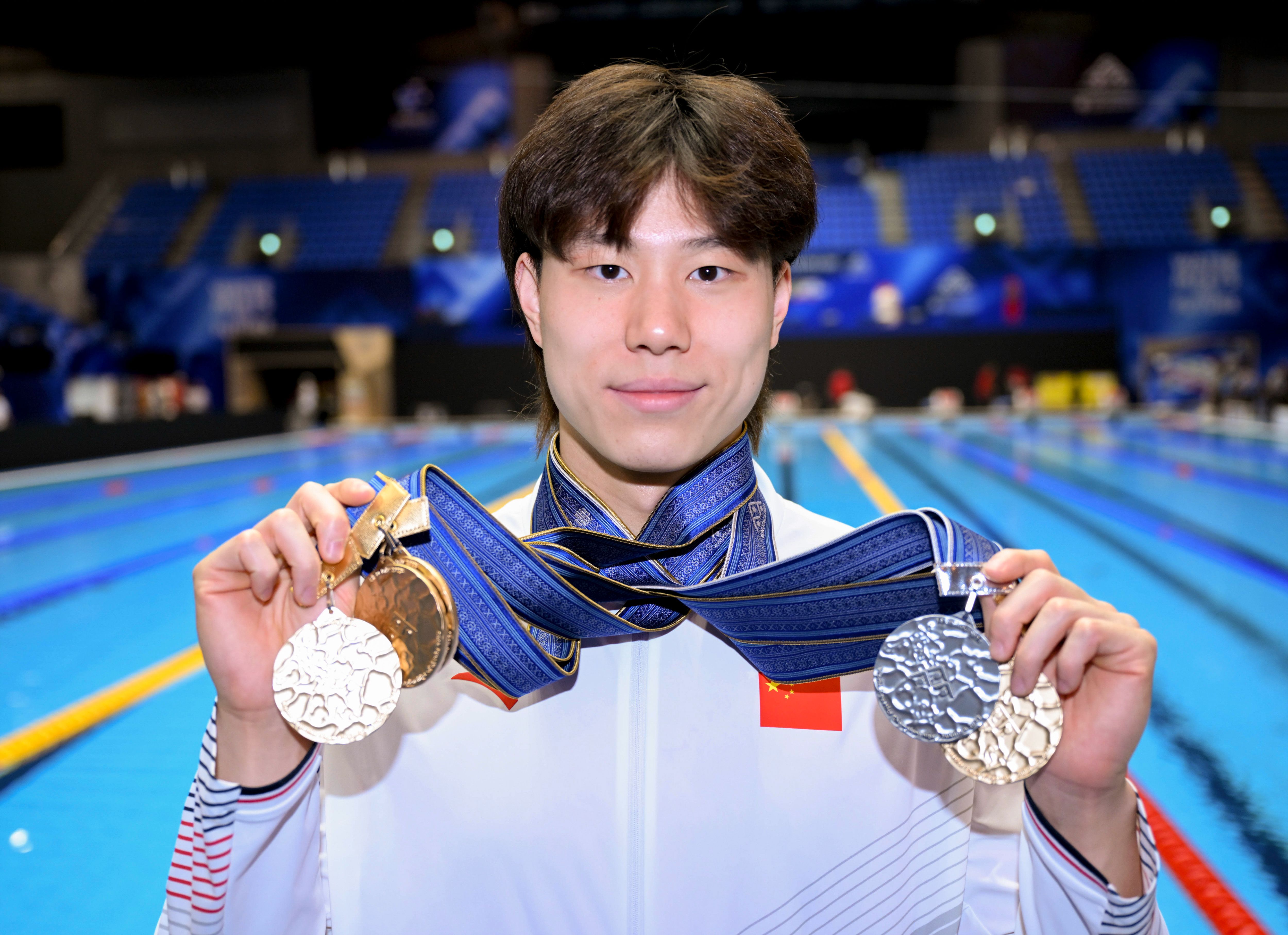 游泳选拔赛选手表现出色，实力卓绝的简单介绍