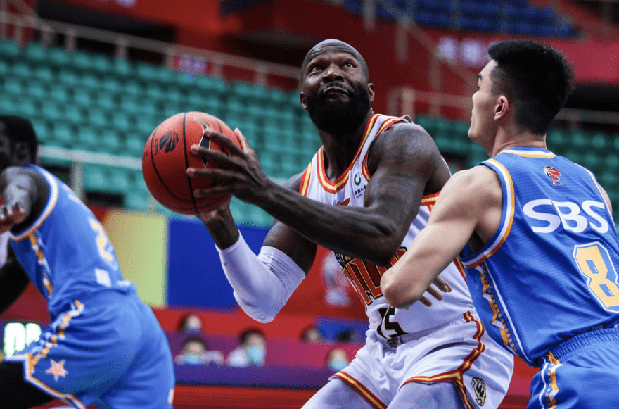 包含基尔遭遇升级区对手，客场遭遇逆转的词条