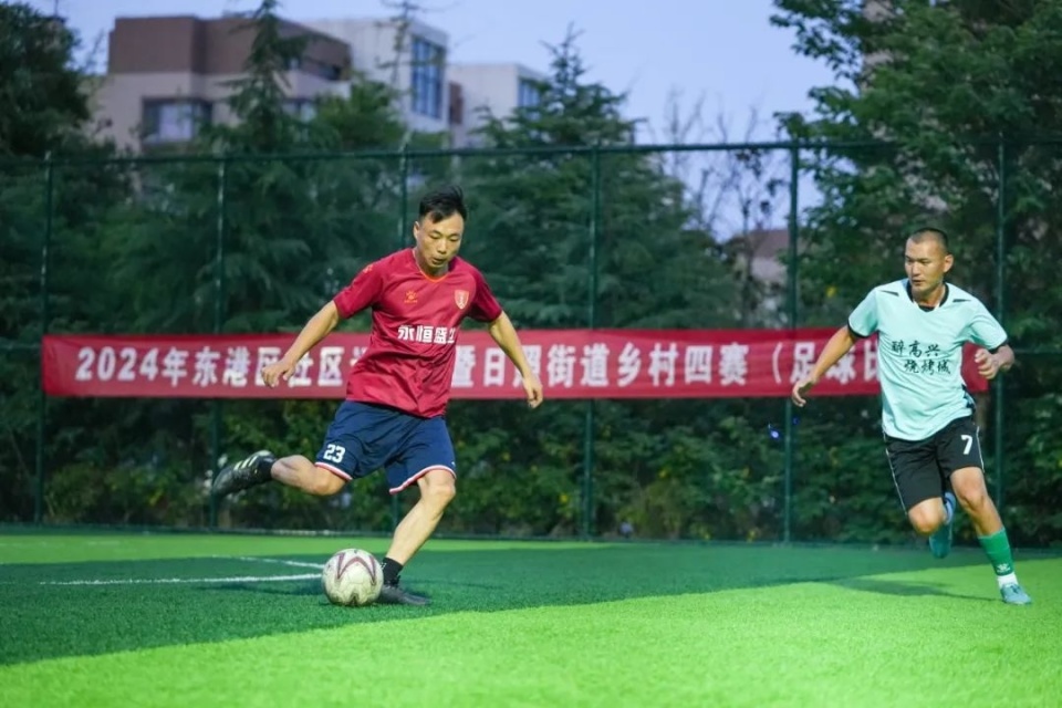 黑白直播免费体育直播-体育热潮涌动，球场壮观气吞山河