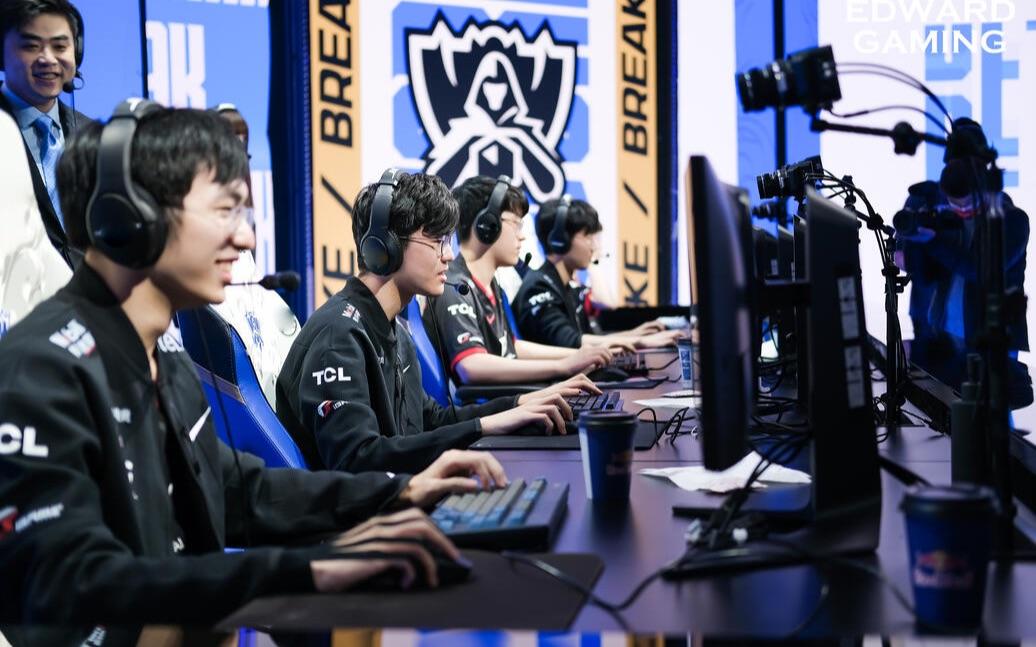 DFM碾压EDG，Ruler开启传奇时刻入围赛3:0（伦敦）