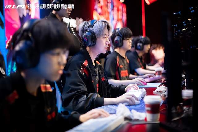 BLG绝杀FPX，Perkz操刀奇招英雄翻盘半决赛2:0（成都）