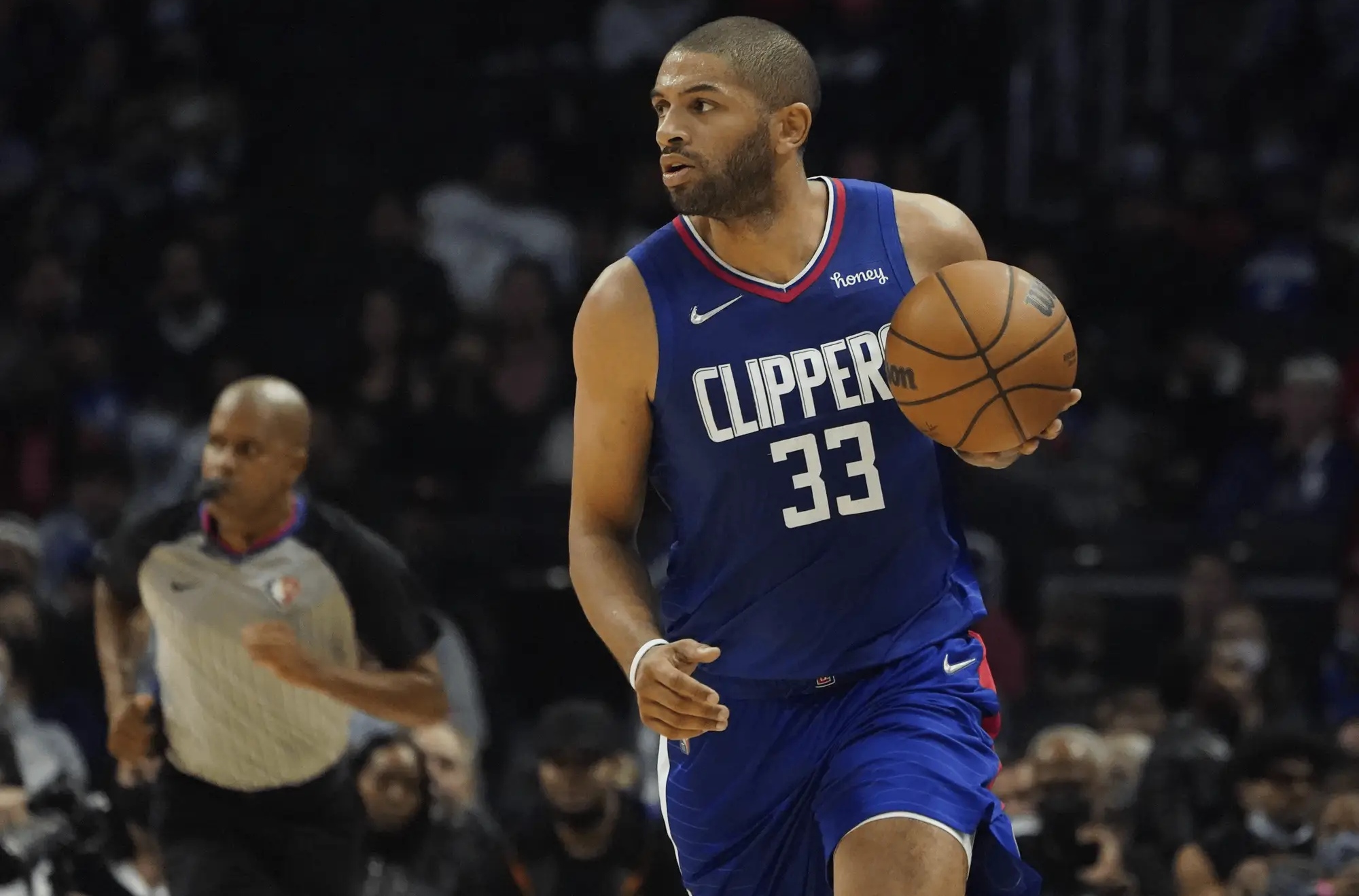 贝弗利表现火爆,湖人战胜快船获胜 贝弗利表现火爆,湖人战胜快船获胜