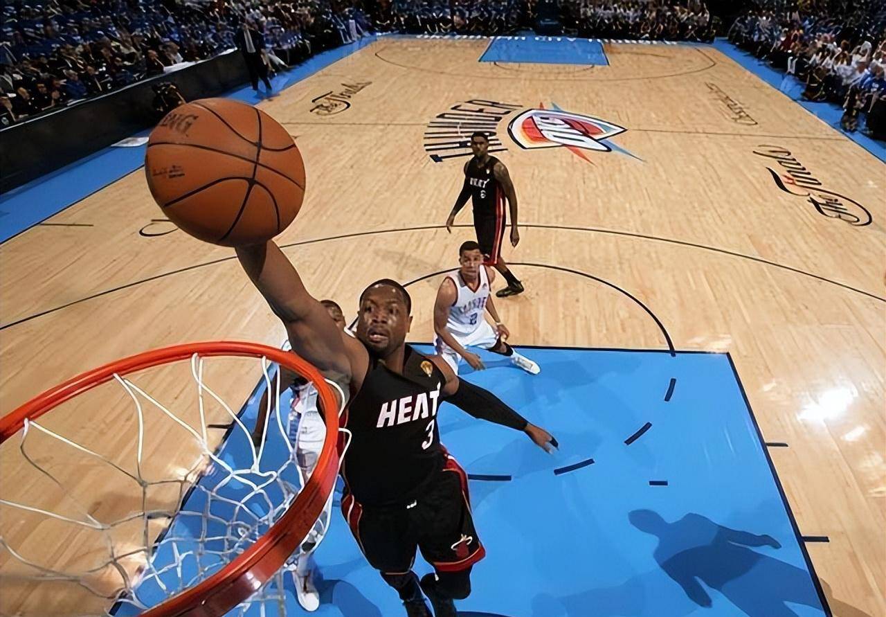 韦德传授经验，带领后辈走向成功