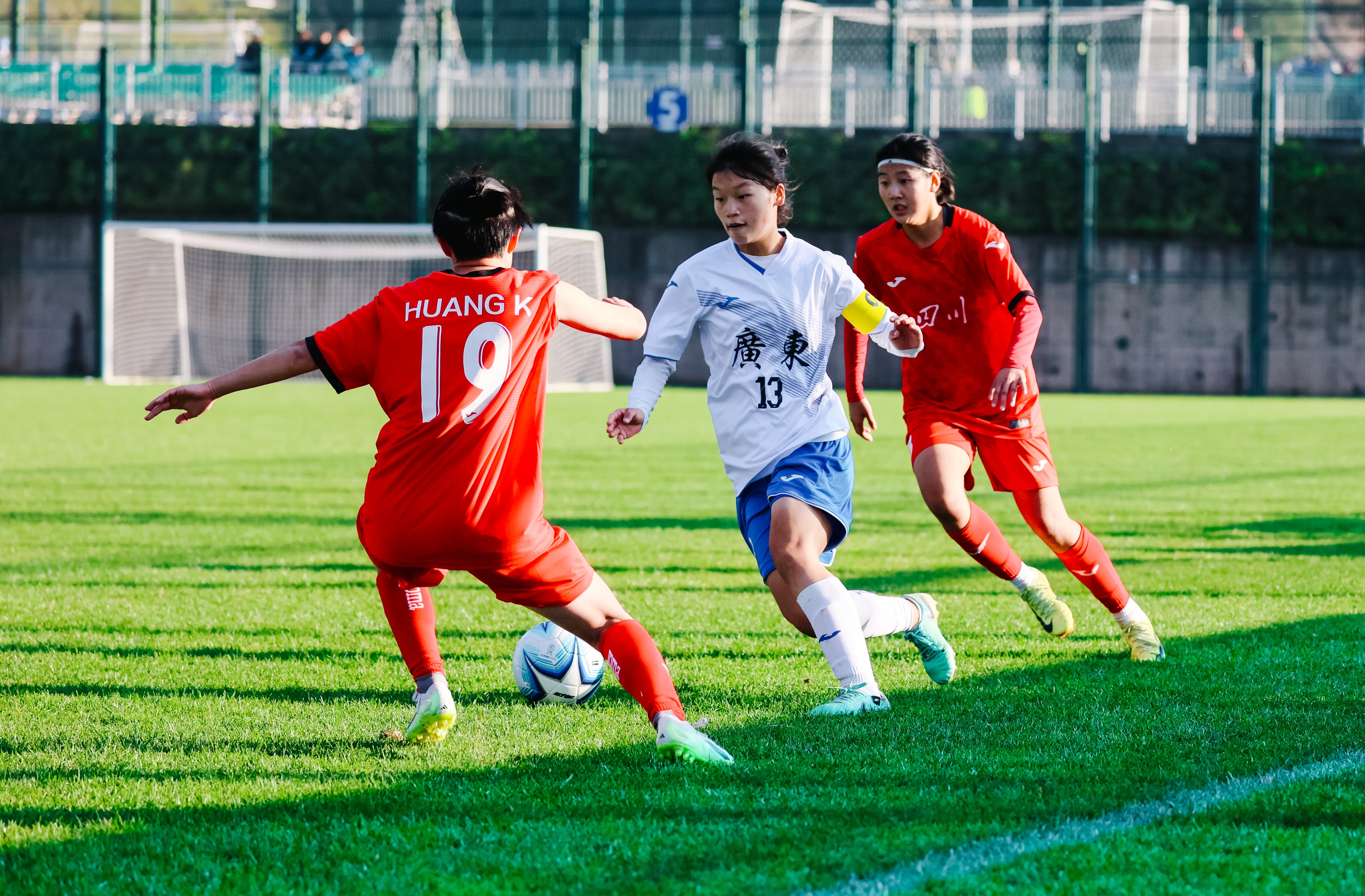 黑白直播nba在线观看-女足锦标赛中的技术与战术发挥，备受赞誉