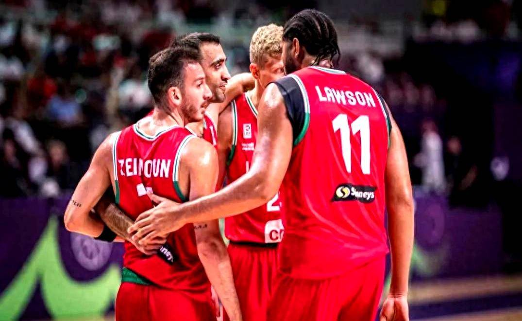 黑白直播-磅礴压力！球员们在比赛中面对艰难情况表现出色