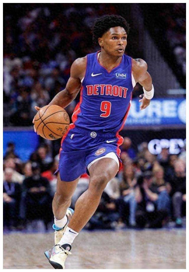 磅礴压力！球员们在比赛中面对艰难情况表现出色