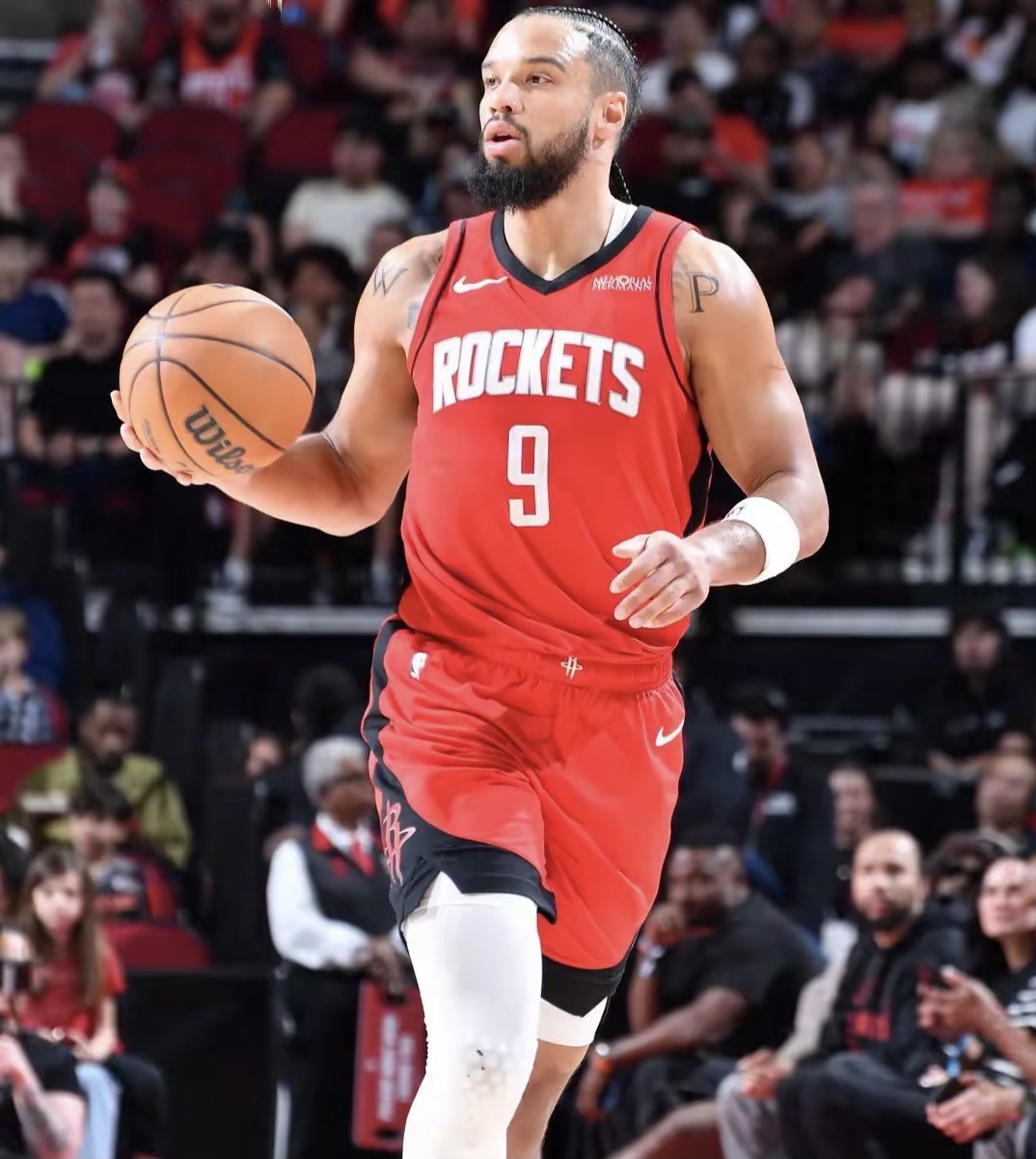 黑白直播免费体育直播-火箭轻取鹈鹕，大胜对手