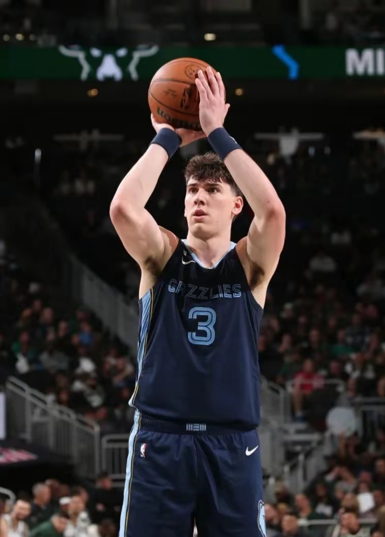 黑白直播免费体育直播-关于美国男篮翻盘湖人B队，巴图姆关键制胜的信息