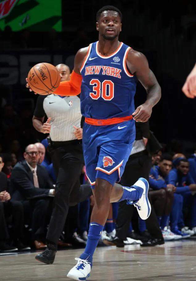 包含老鹰横扫公牛，轻松晋级东部决赛的词条