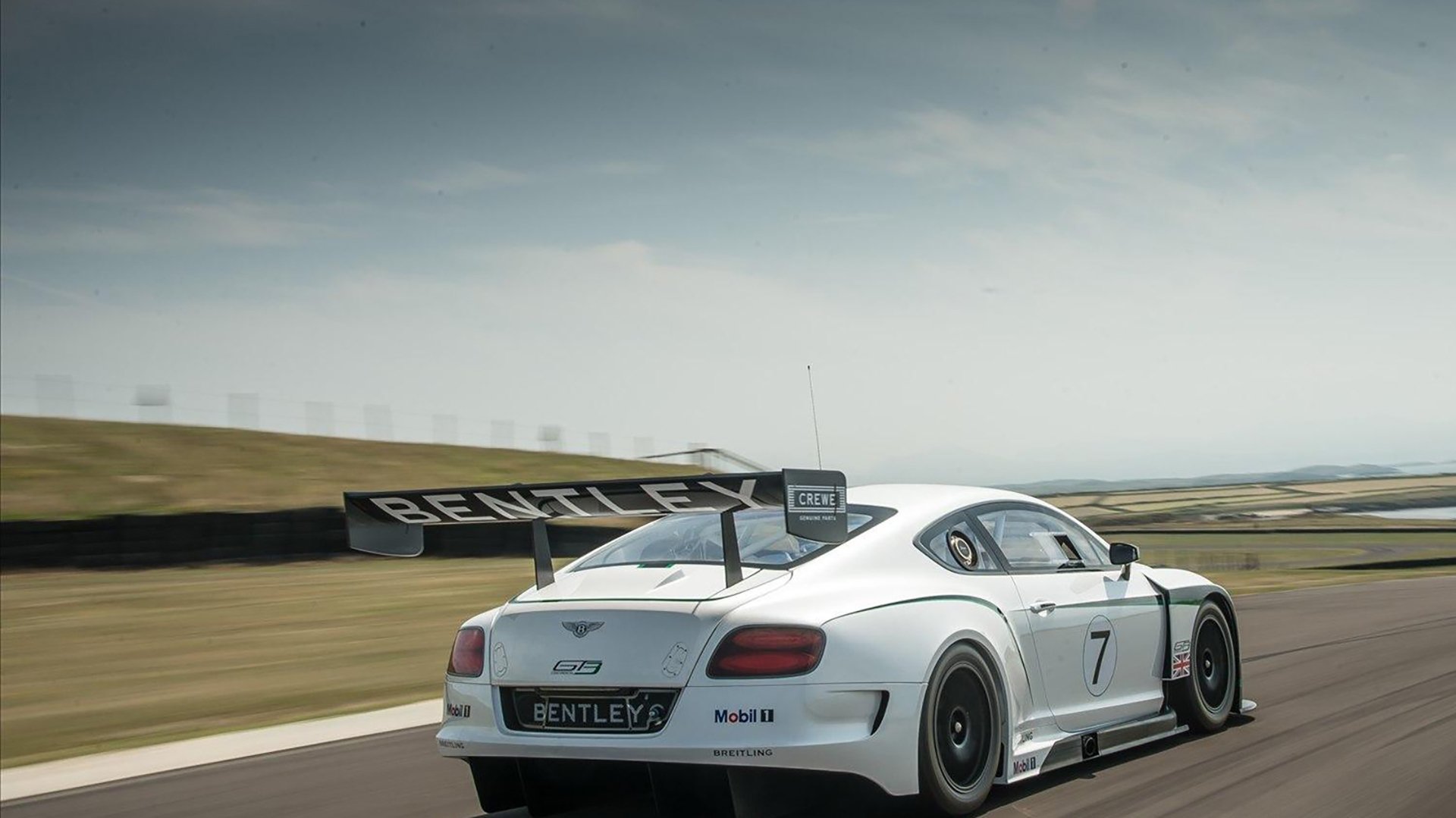 黑白直播-风暴眼,布伦森的火力全开与广东队的过关哲学