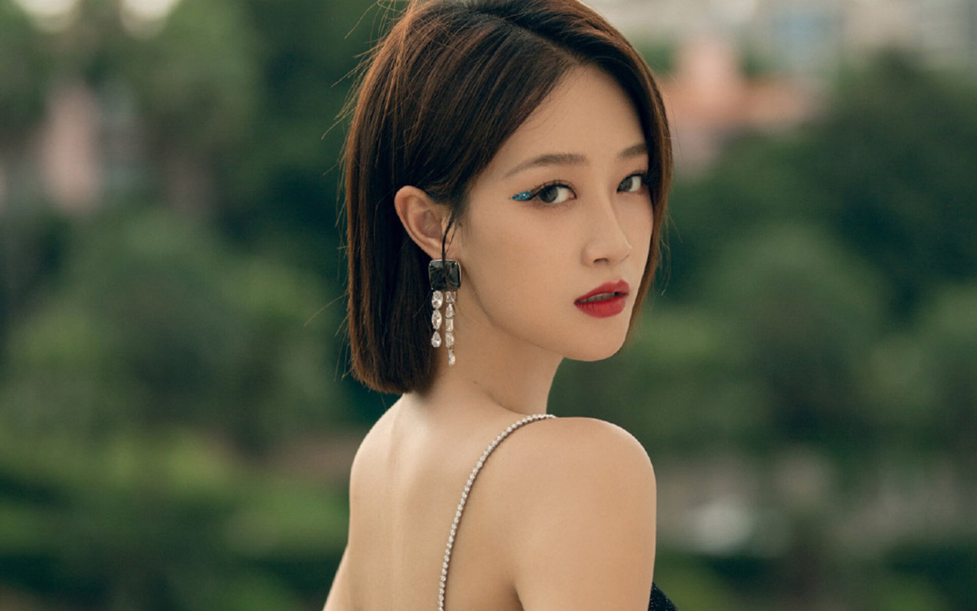 F1轰鸣中的篮球诗篇，杜兰特在揭幕战之夜书写教科书