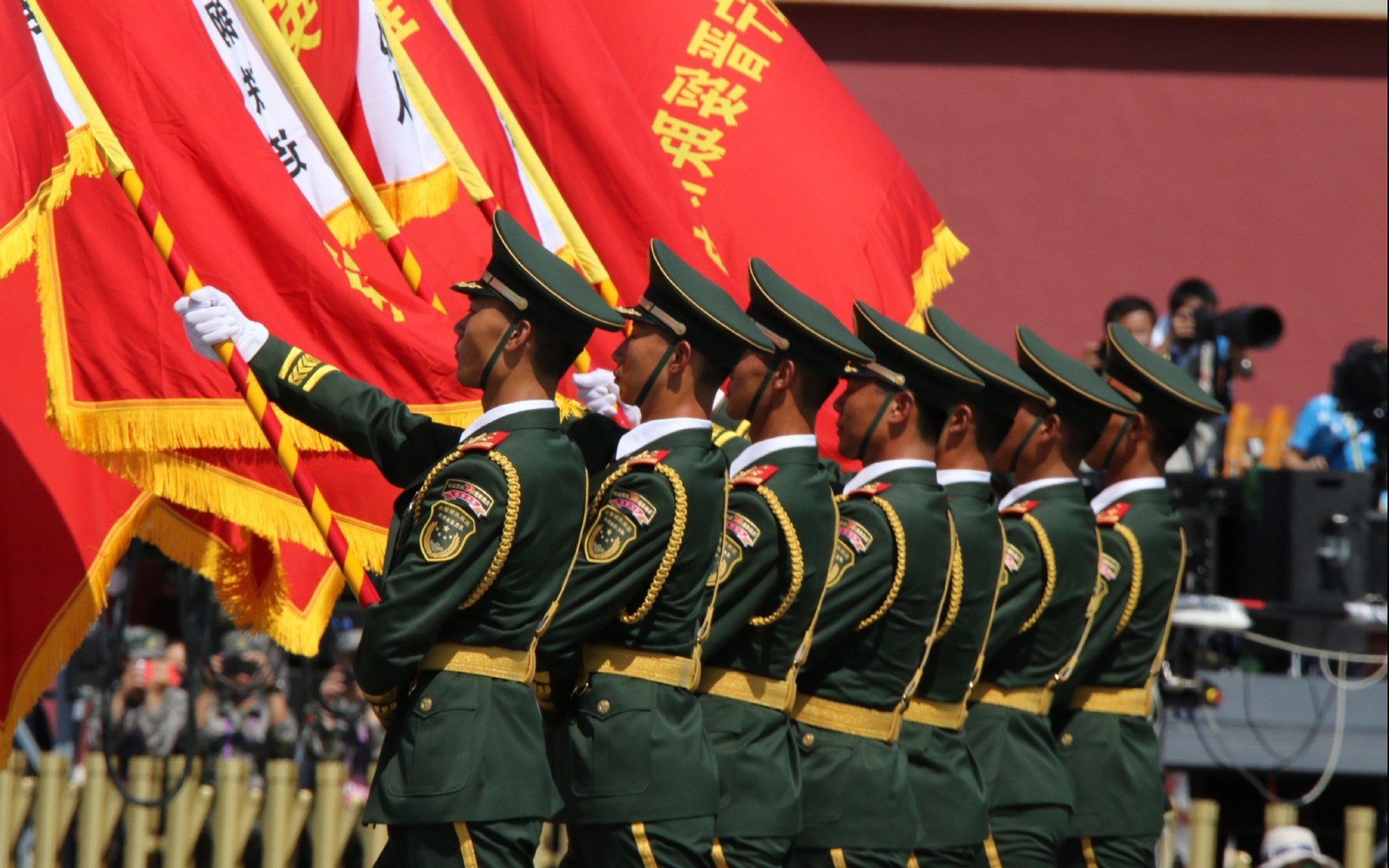 黑白直播在线观看-苏格兰凯尔特人惊天逆转皇家社会，德里赫特关键先生铸就传奇之夜