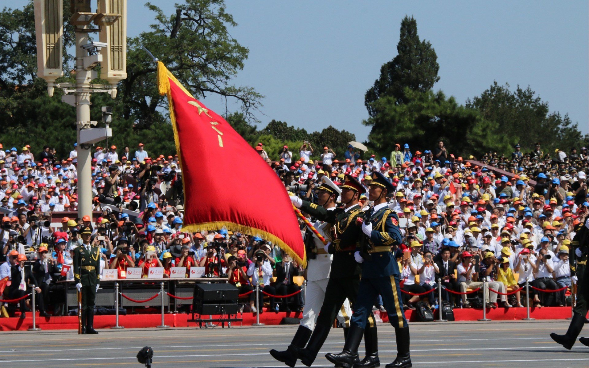 逆天翻盘！NBA黄蜂队压哨击溃CBA深圳，跨联盟争议大战引爆全球