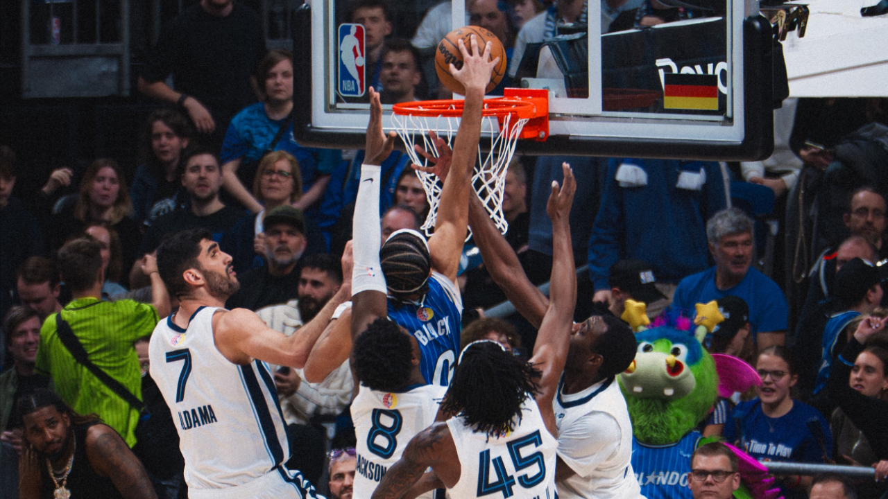 黑白直播-开拓者对阵老鹰，克莱防守端锁死对手